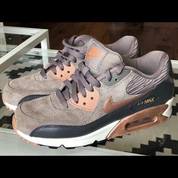 womens rose gold nike air max